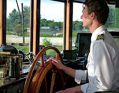 An S.S. Legacy river cruise guided by a Banjo-playing captain